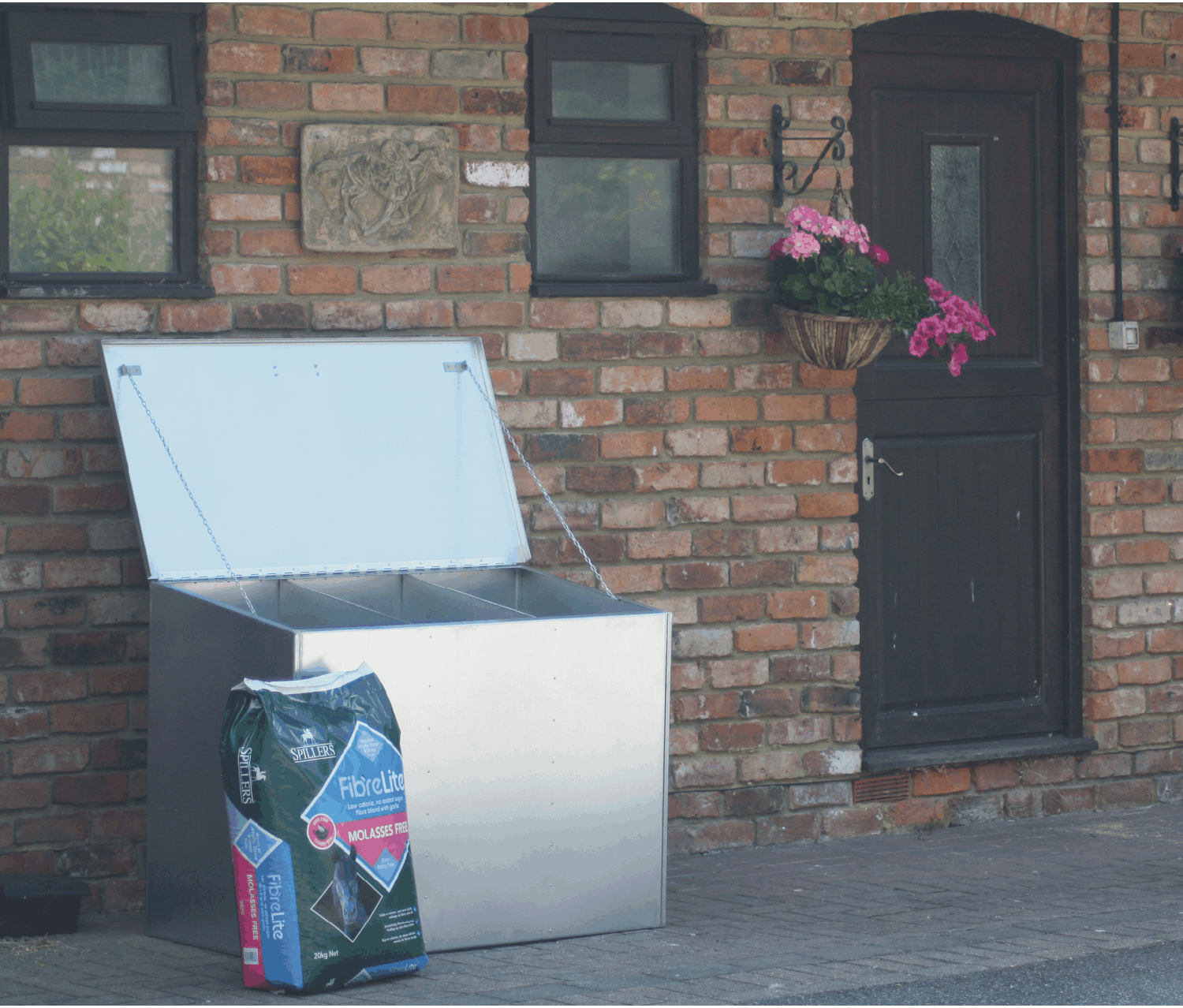 Outdoor Use, Triple Compartment Feed Bin